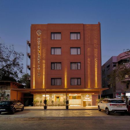 Hotel Lake Point Ahmedabad Eksteriør bilde