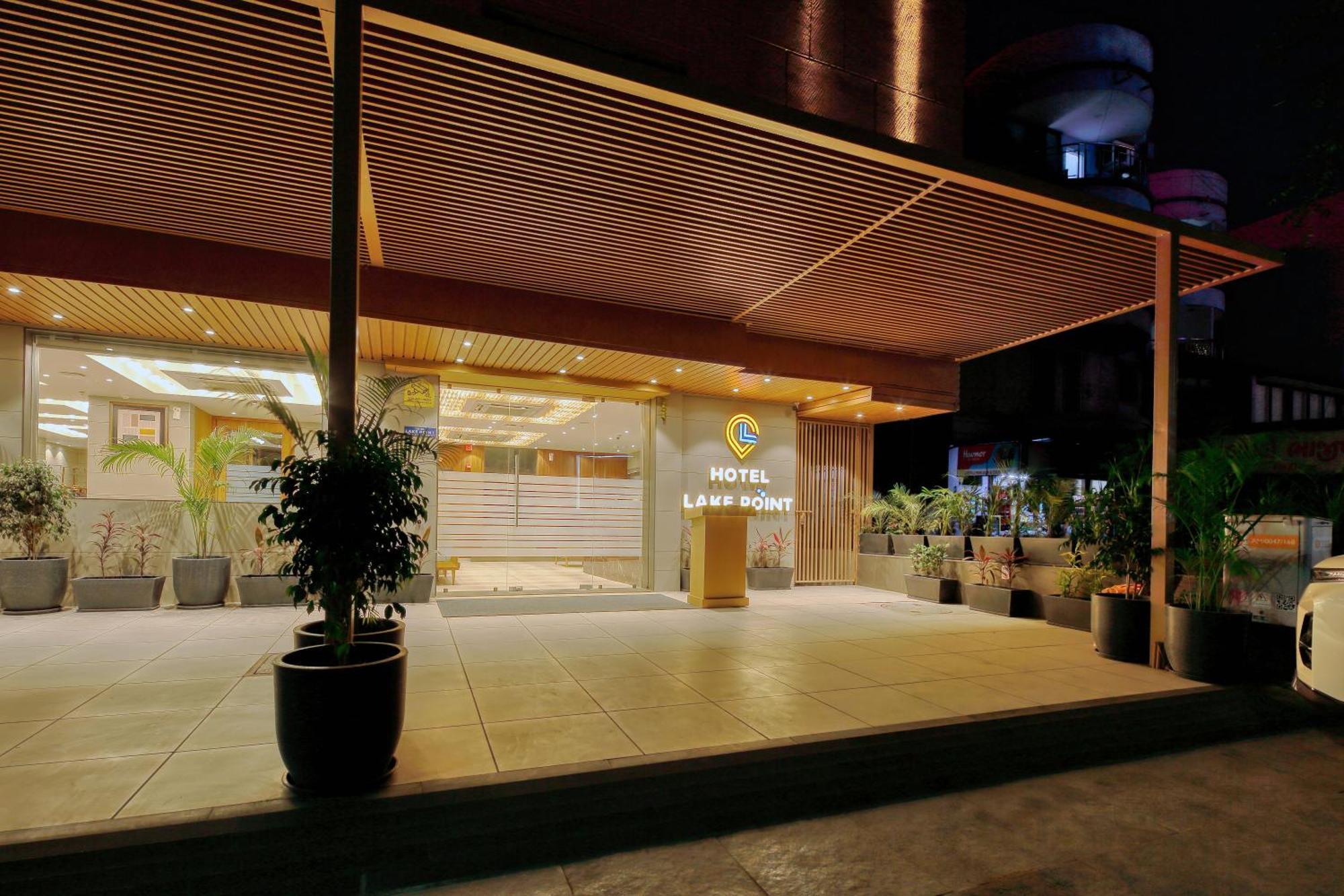 Hotel Lake Point Ahmedabad Eksteriør bilde