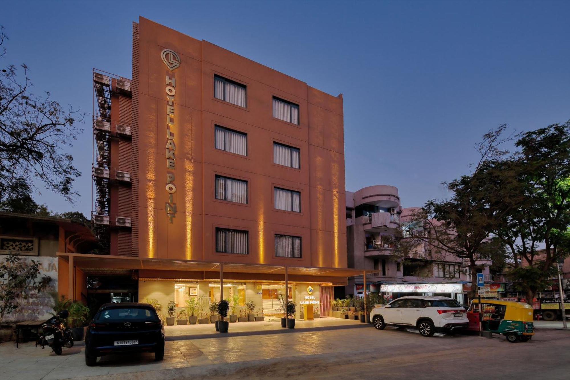 Hotel Lake Point Ahmedabad Eksteriør bilde