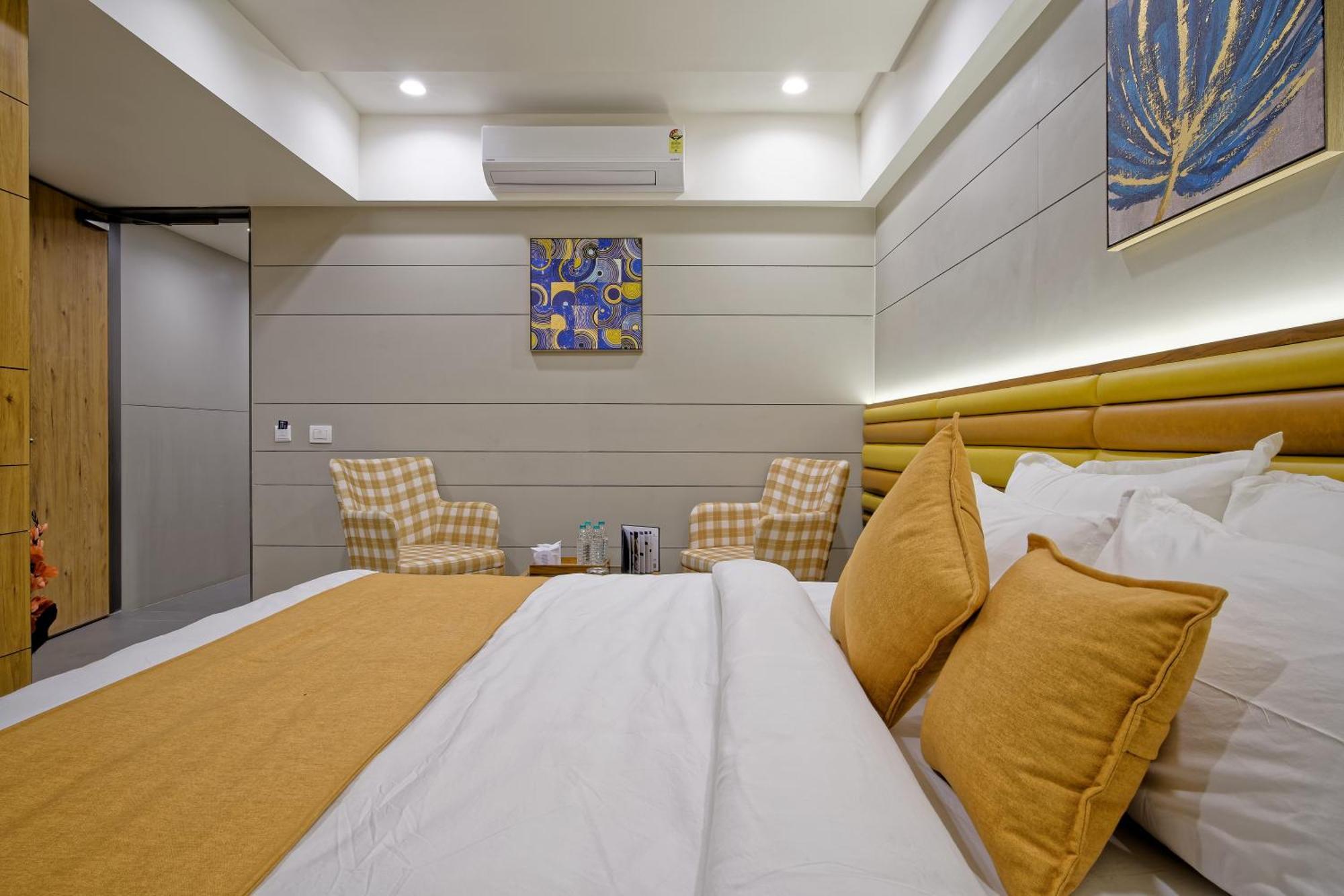 Hotel Lake Point Ahmedabad Eksteriør bilde