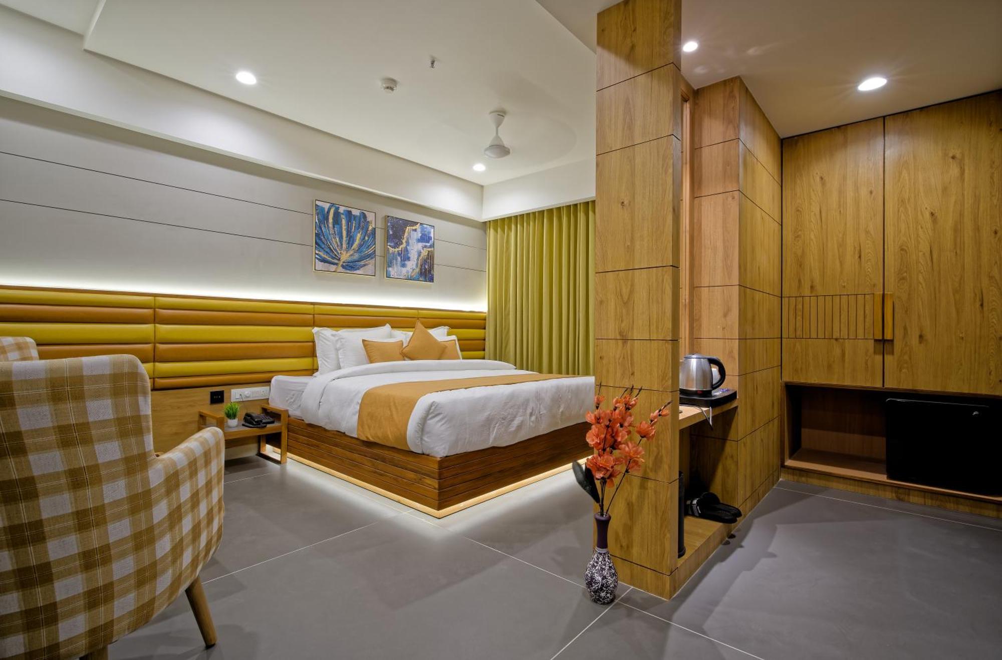 Hotel Lake Point Ahmedabad Eksteriør bilde
