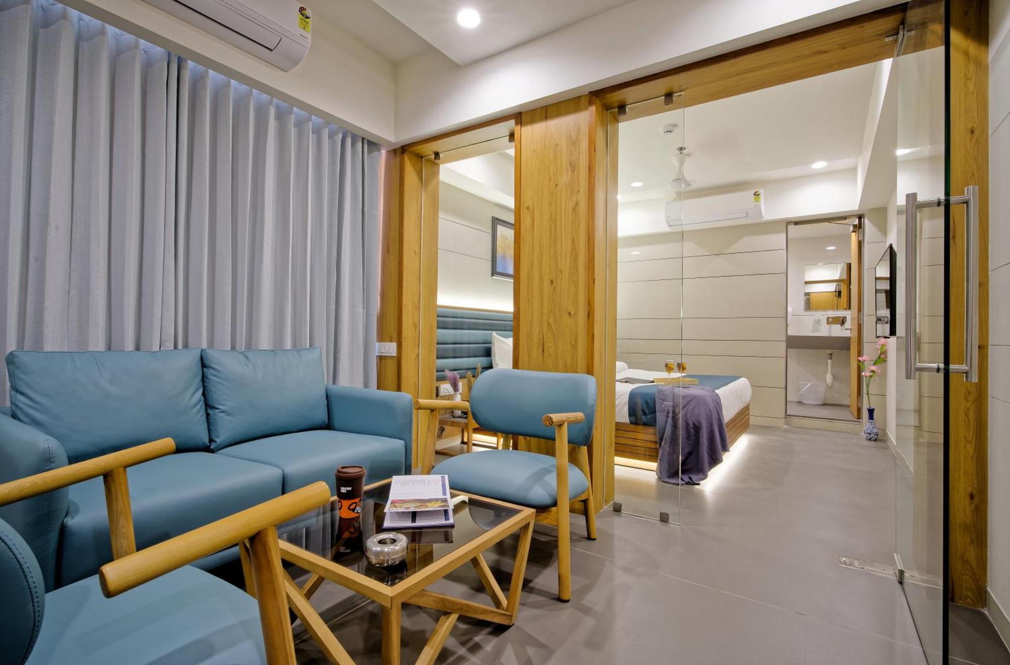 Hotel Lake Point Ahmedabad Eksteriør bilde