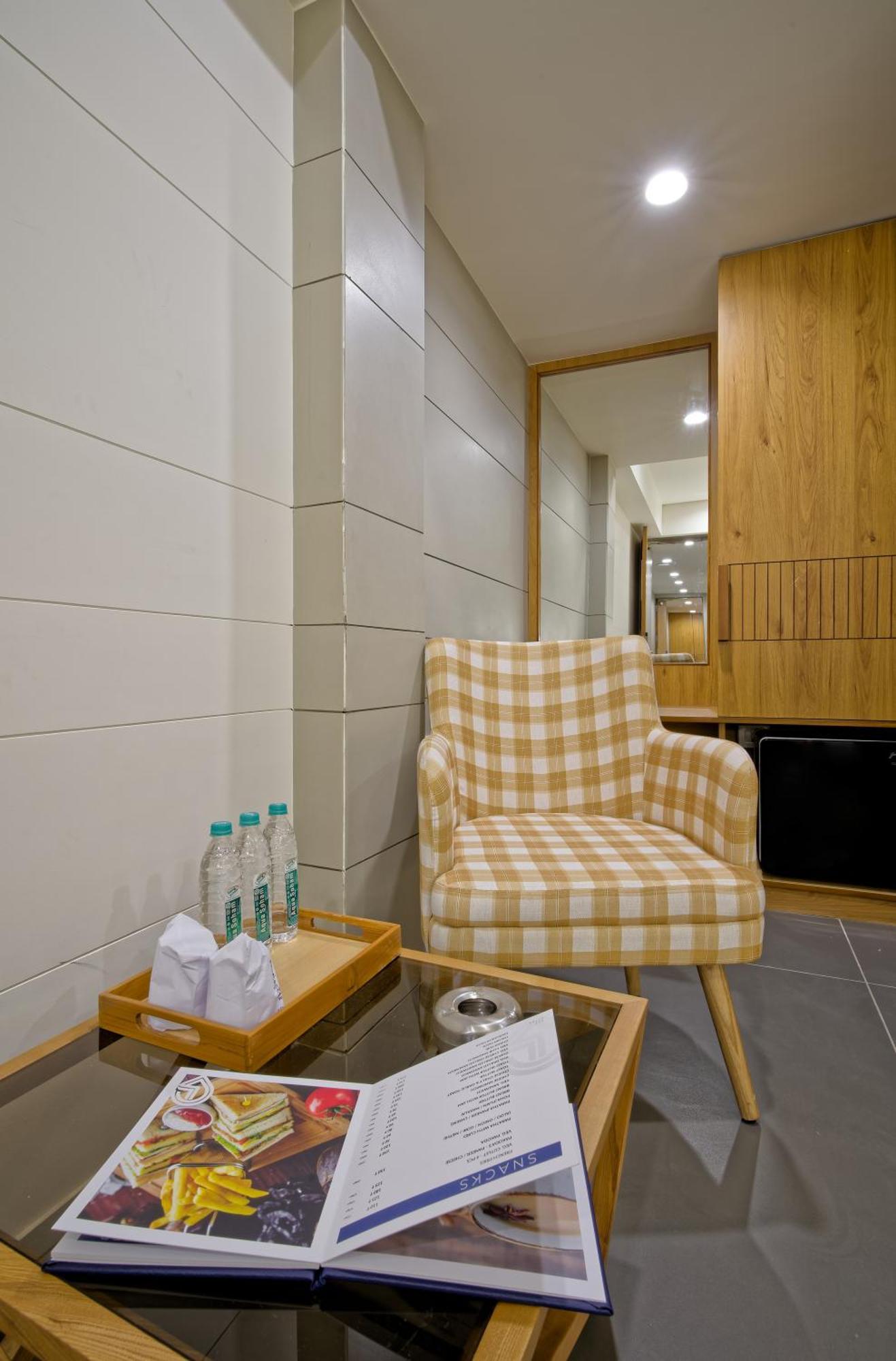 Hotel Lake Point Ahmedabad Eksteriør bilde