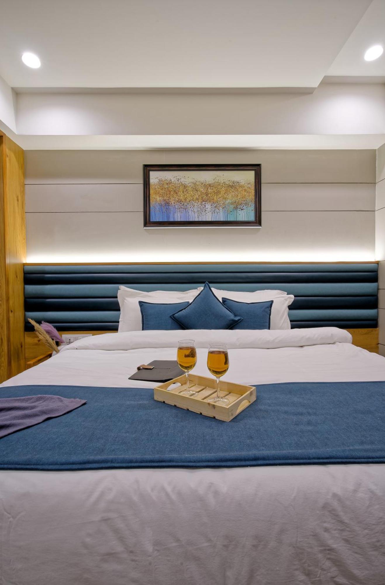 Hotel Lake Point Ahmedabad Eksteriør bilde