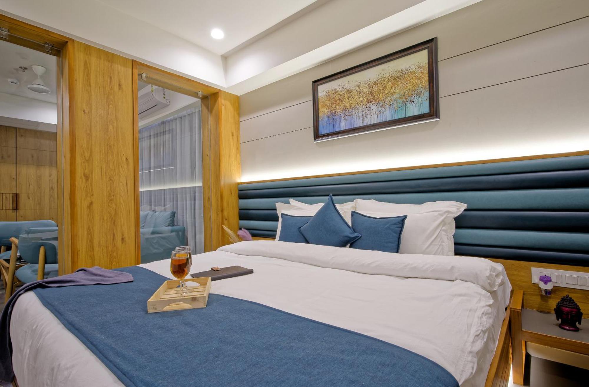 Hotel Lake Point Ahmedabad Eksteriør bilde